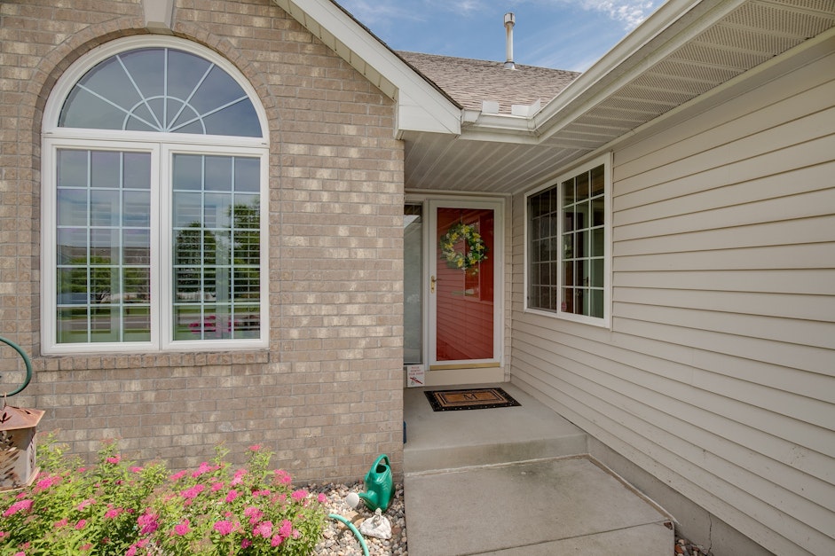 7817 Hill Road, Woodbury, MN 55125, Presented by Nicole Jelle, Remax